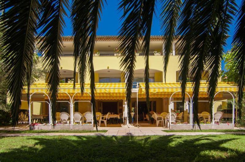 Hotel Casarose - Cannes Mandelieu ภายนอก รูปภาพ