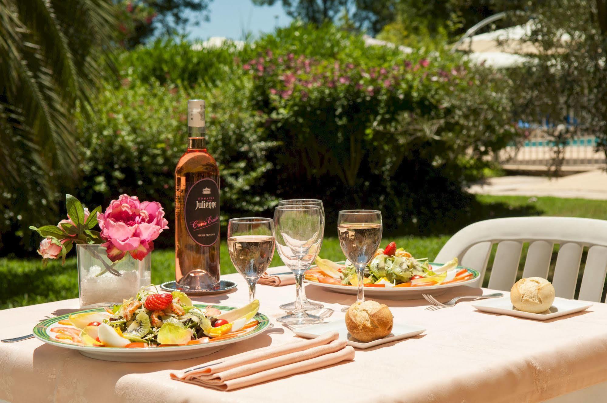 Hotel Casarose - Cannes Mandelieu ภายนอก รูปภาพ